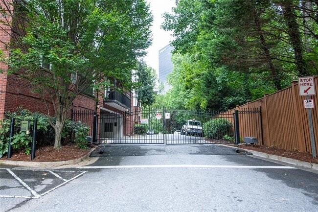Photo - 3275 Lenox Rd NE Unidad 207