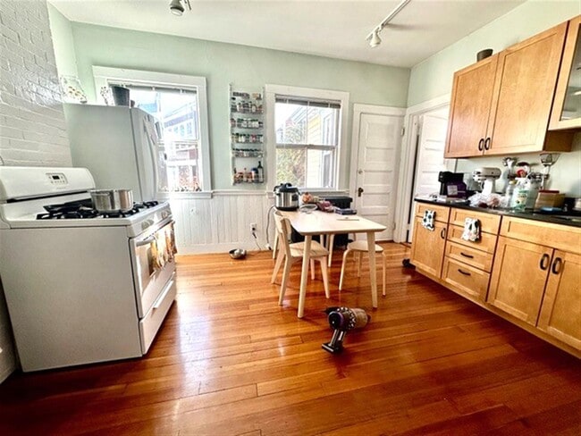 Photo - 77 College Ave Unit 1