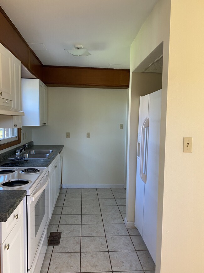 Kitchen - 218 Bird Court