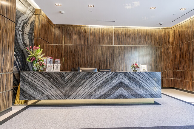 Photo - 3018 Yonge St