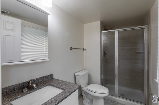 2BR, 2BA - 930SF