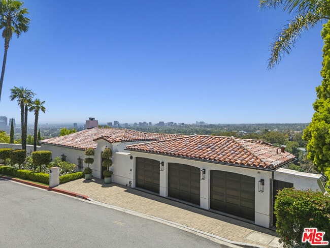 Building Photo - 1381 Summitridge Dr Rental