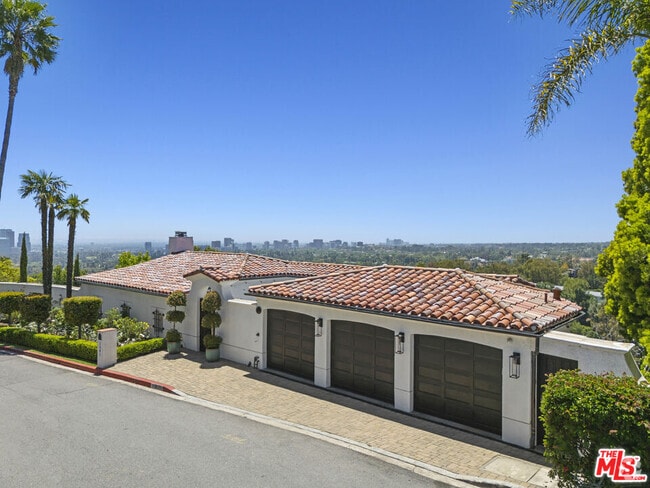 Building Photo - 1381 Summitridge Dr Rental