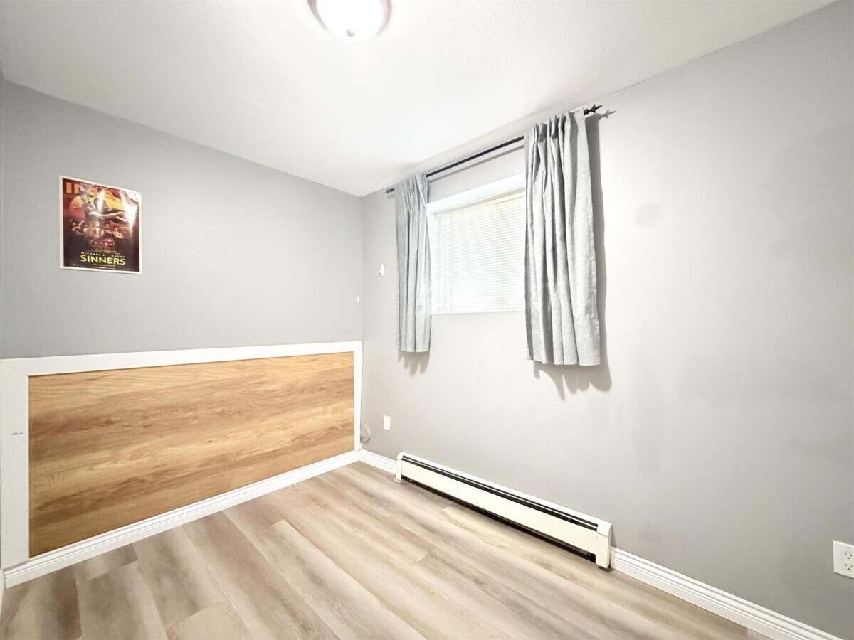 Photo - 8246-8152 152 St