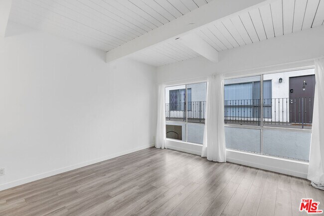 Photo - 5447 Zelzah Ave Unit 118