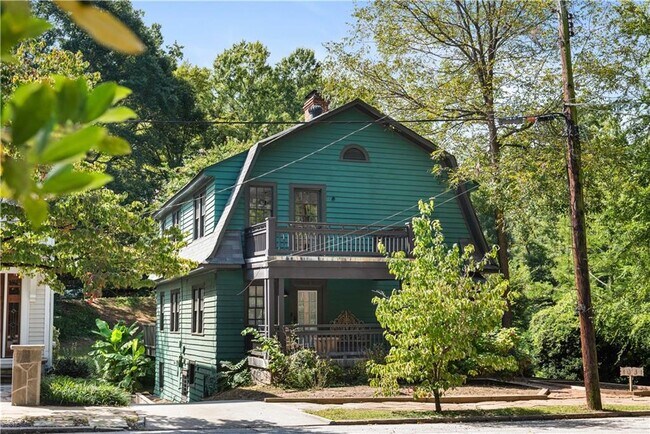 1031 Austin Ave NE