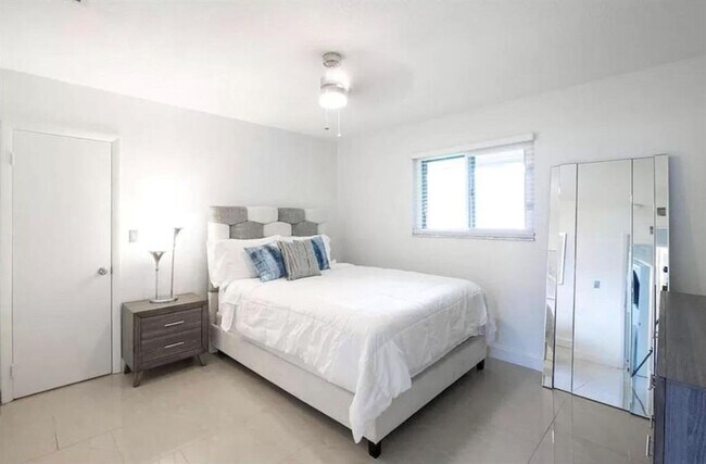 Photo - 1473 NW 10th St Unit 1