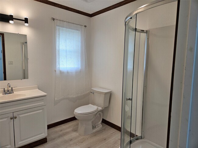 Photo - 16974 Balmoral St