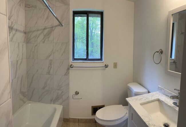 Photo - 2 Bedroom Shaler Townhouse with Garage