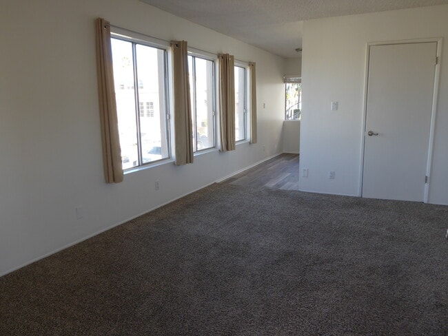 Living room from entry - 218 Melrose Dr Unit 218