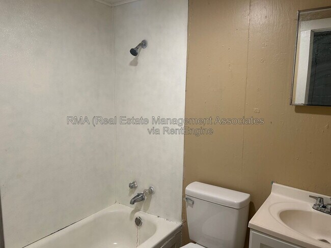 Photo - 840 Friedman St