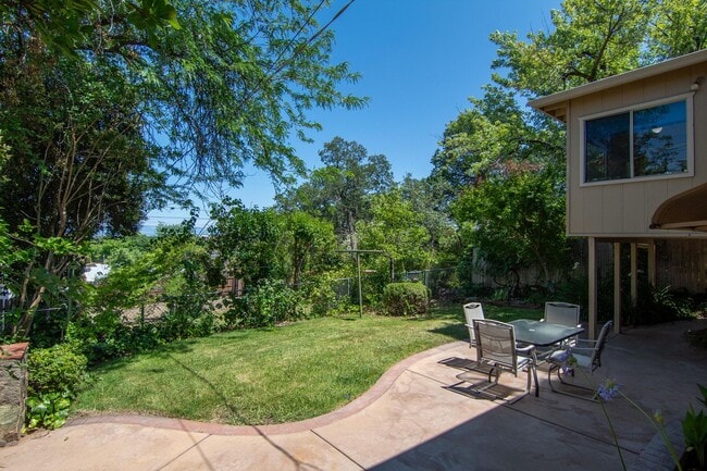 Photo - MOVE IN SPECIAL: $400 OFF FIRST MONTHS RENT!