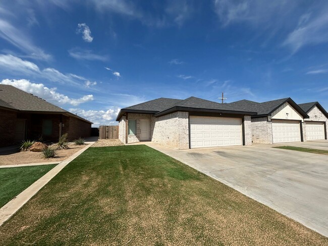 Beautiful 3/3 Home Located in North Lubbock - Beautiful 3/3 Home Located in North Lubbock