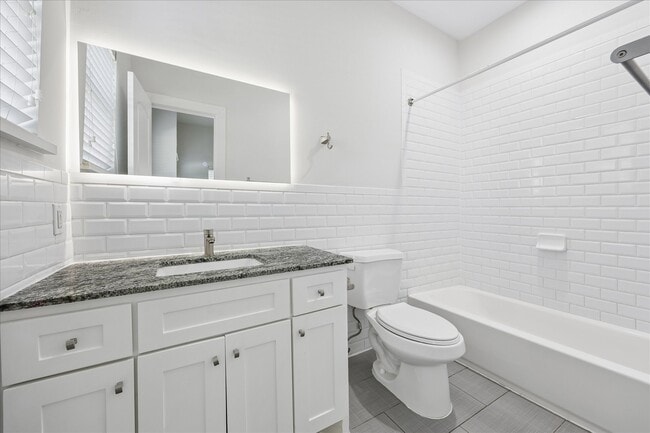 Building Photo - 2316 Hopkins St Unit 2