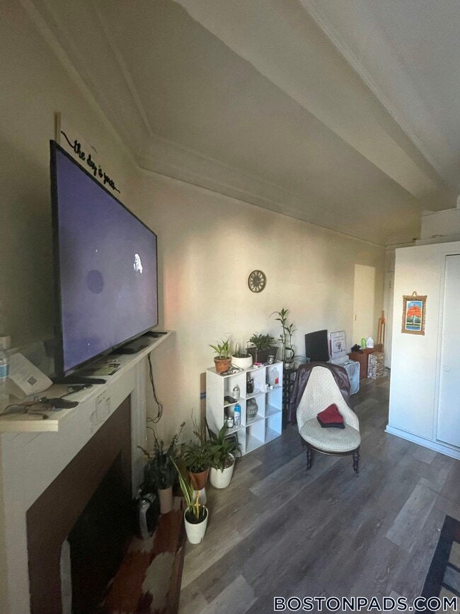 Building Photo - 62 Boylston St