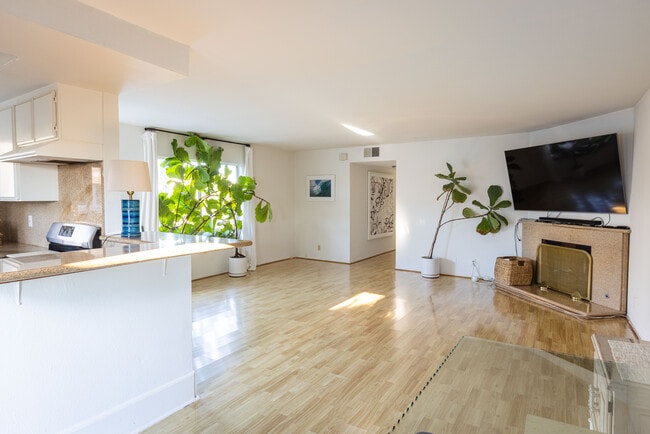 Building Photo - 1322 Electric Ave Unit 3