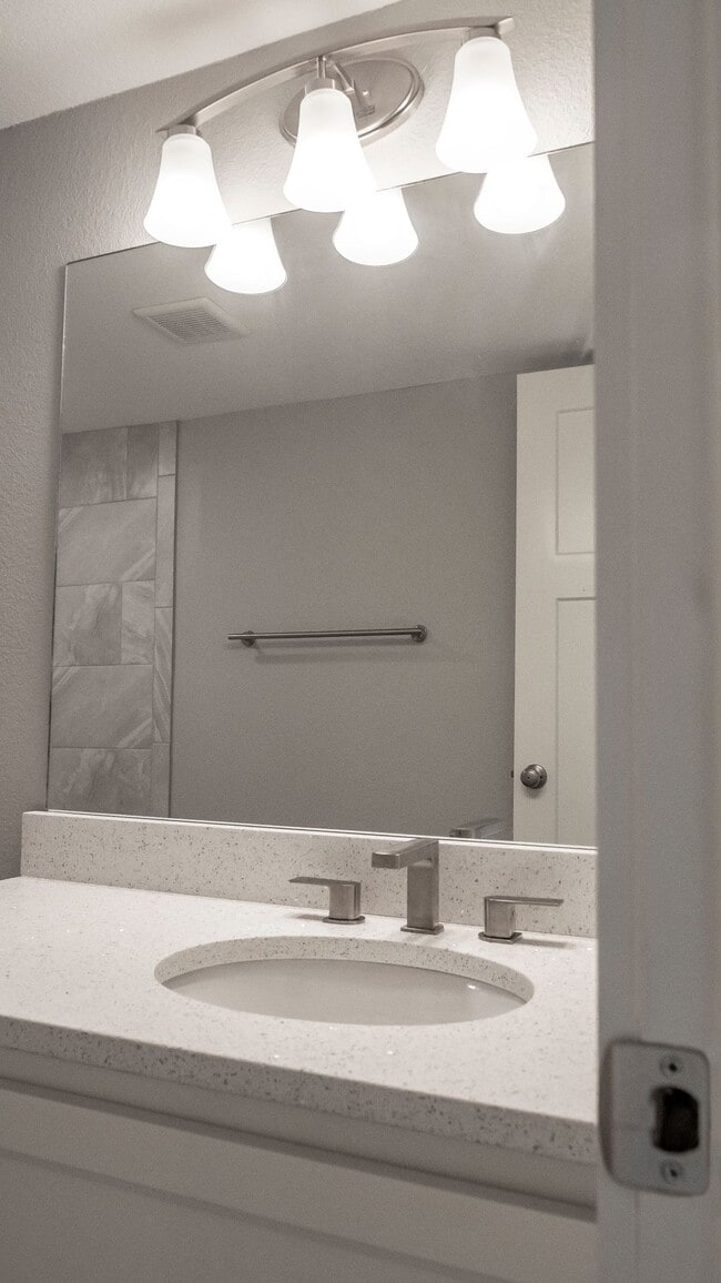 Building Photo - The Finley Downtown, Unit 300 W. Pleasure Apt 323