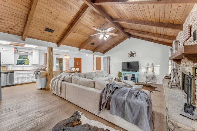 Photo - 400 Robin Ln