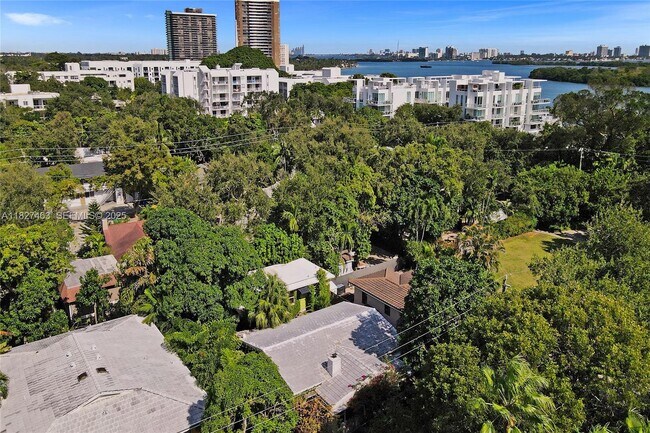 Photo - 669 NE 60th St