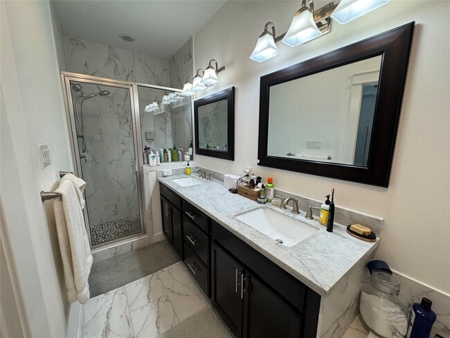 Photo - 902 W 20th St