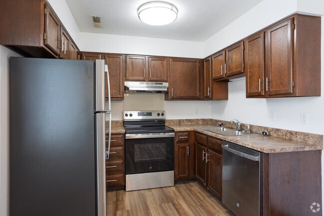 2BR, 1BA - 873SF - Kitchen
