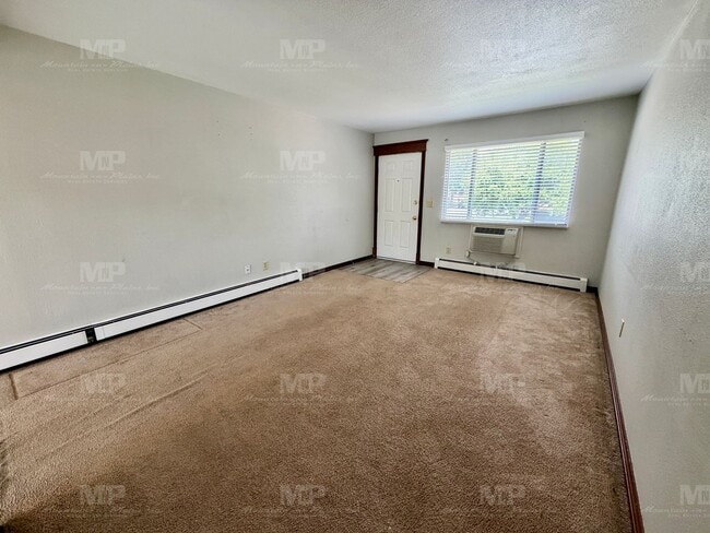 1628 Azalea Dr Unidad 1628 Azalea Drive #2- 215-2