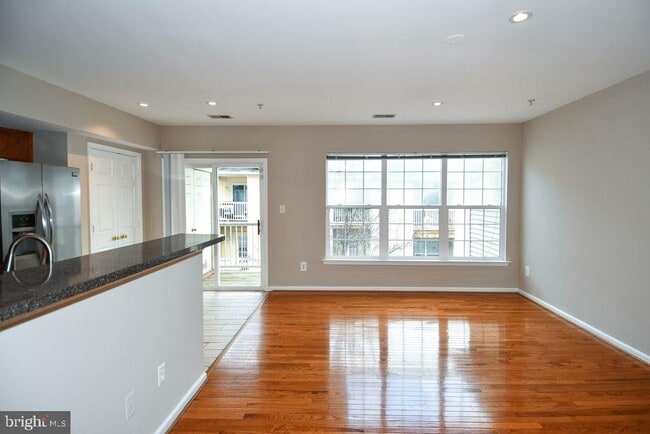 Photo - 11361 King George Dr