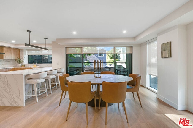 Photo - 350 N Palm Dr Unidad 406