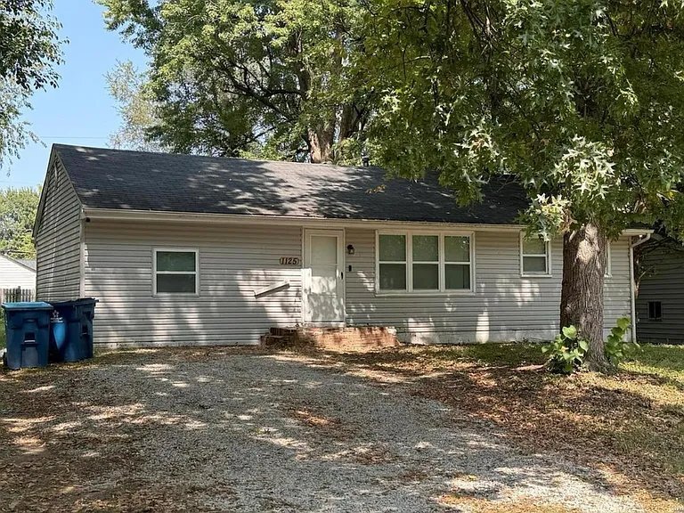 Photo - 1125 Redman Blvd