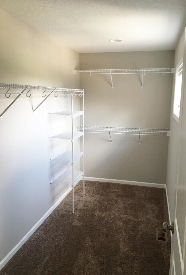 913 SE 10th Ln Townhome Townhome Rental in Grimes IA