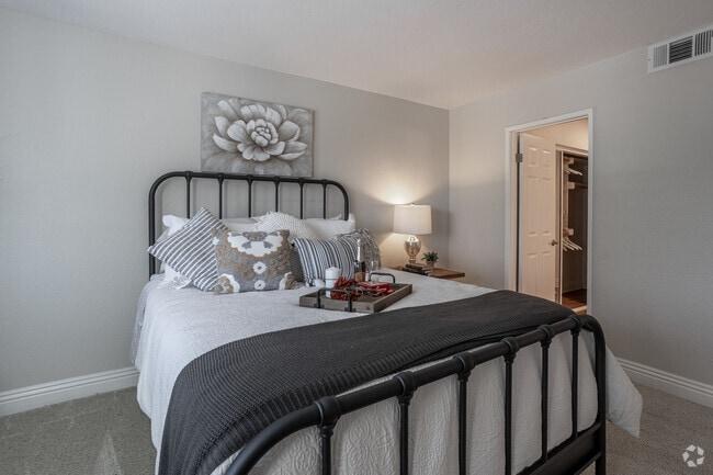2BR, 2.5BA, -Loft - 1457 SF