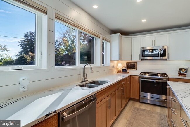 Photo - 84 S Chesapeake Ave