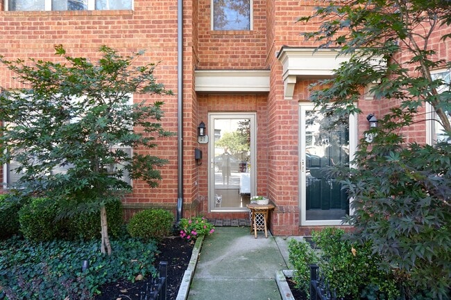 Building Photo - 27 Buttles Ave Unit #27