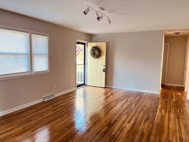 Photo - 1112 Wilson Rd