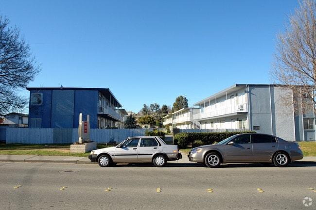 Building Photo - Brown Street Apartments