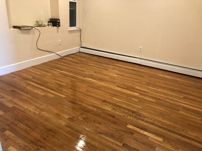 Photo - 883 Harrison Ave Unidad 3