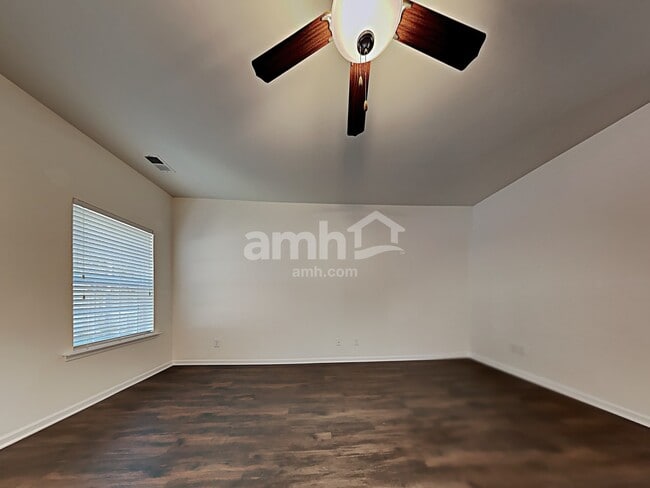 Photo - 140 Longford Dr