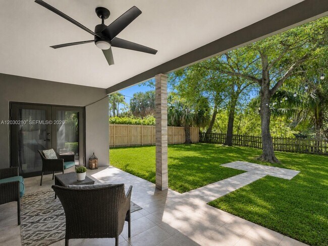 Photo - 400 NW 30th Ct