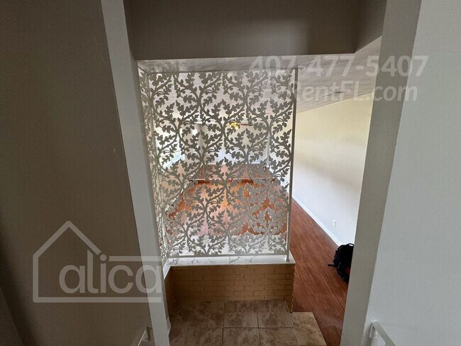 Photo - 1550 Starwan Rd E