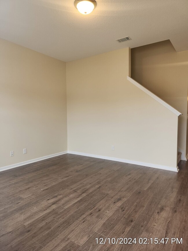 Photo - 73 Labrador Ln