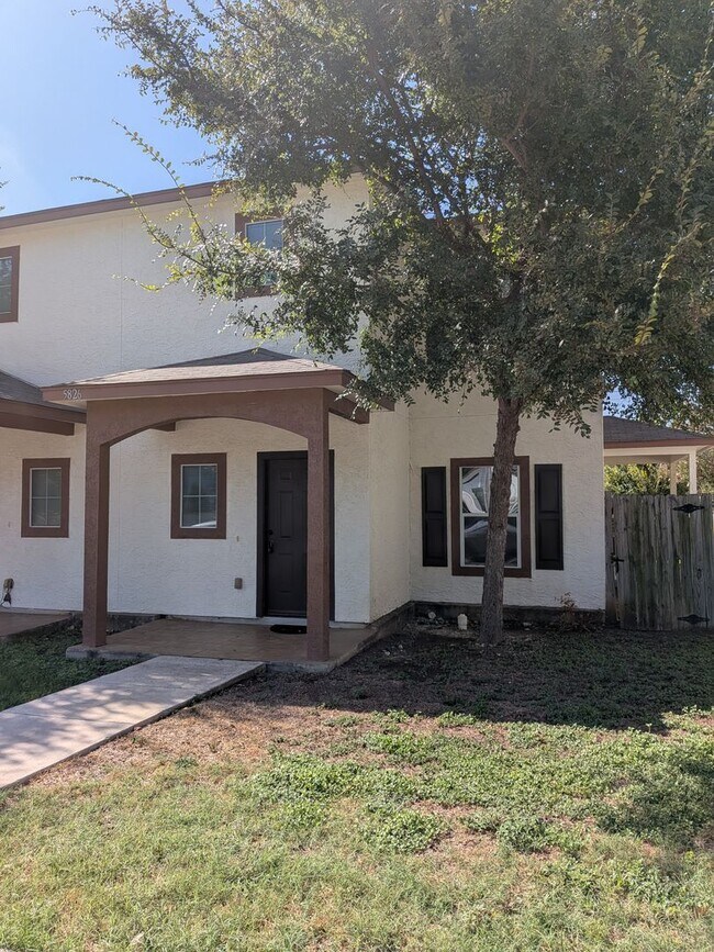 5826 Grandwood Dr