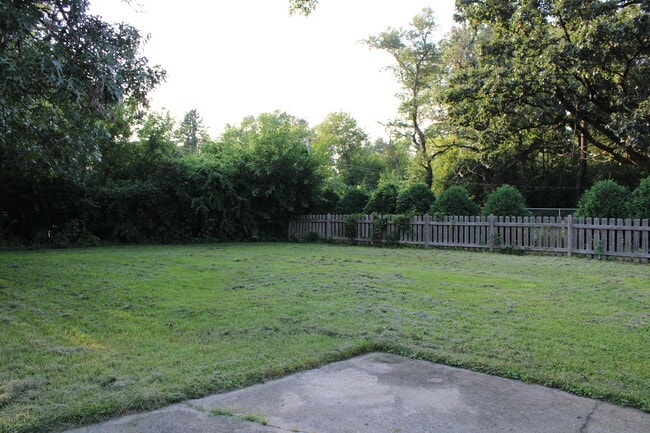 Photo - 2807 Benjamin Dr