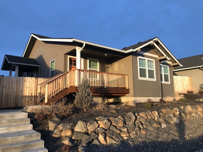 Building Photo - Newer Construction with High End Finishes