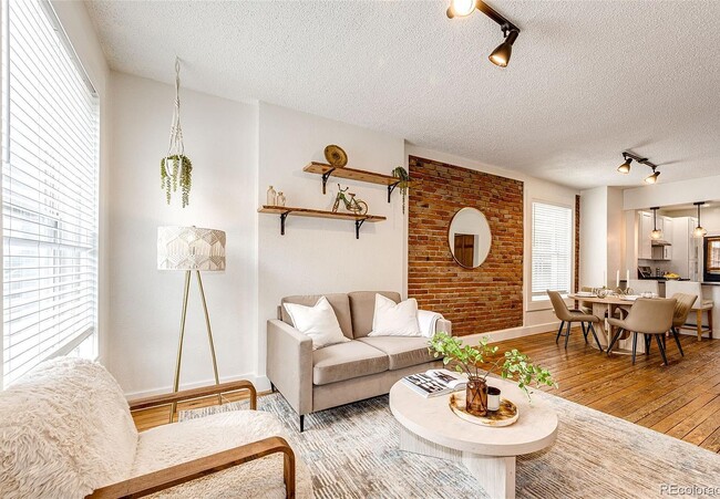 Photo - 121 E 8th Ave