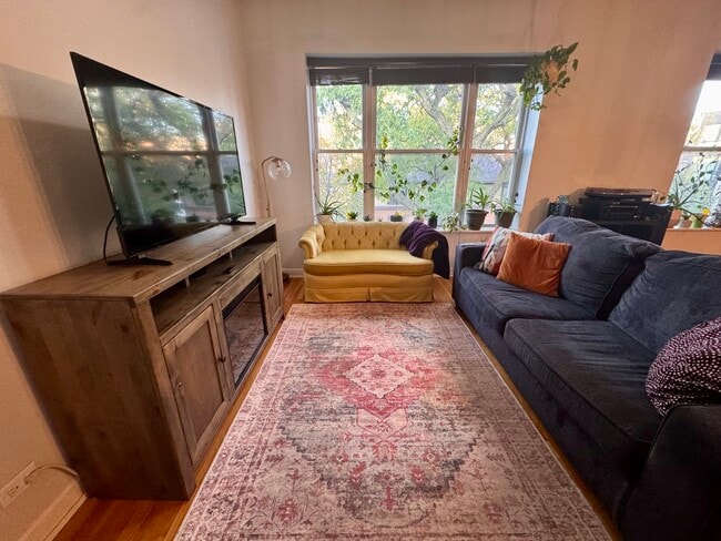 Photo - 1951 N Whipple St