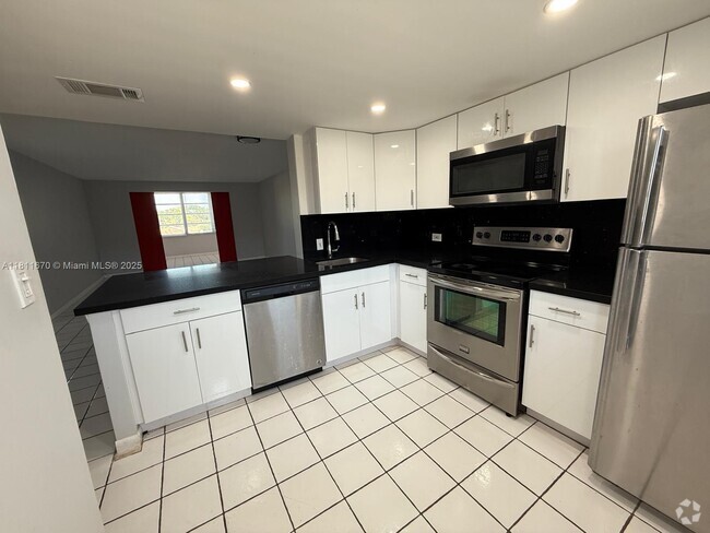 Building Photo - 445 NE 195th St Unit 329 Rental