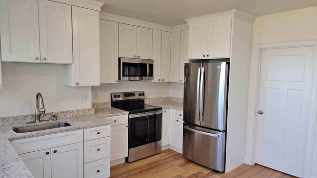 Building Photo - 127 Bartlett St