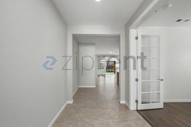 Photo - 3730 Iskenderun Ave