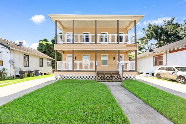 Building Photo - 4917 Demontluzin St Unit B