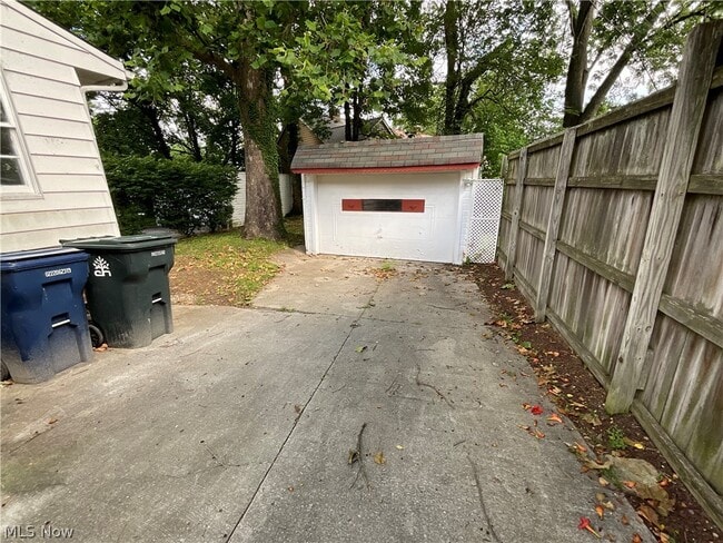 Photo - 3709 Woodridge Rd